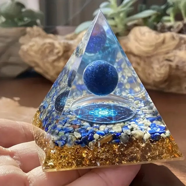 Orgonitna piramida z lapis lazuli kamnom 5cm 