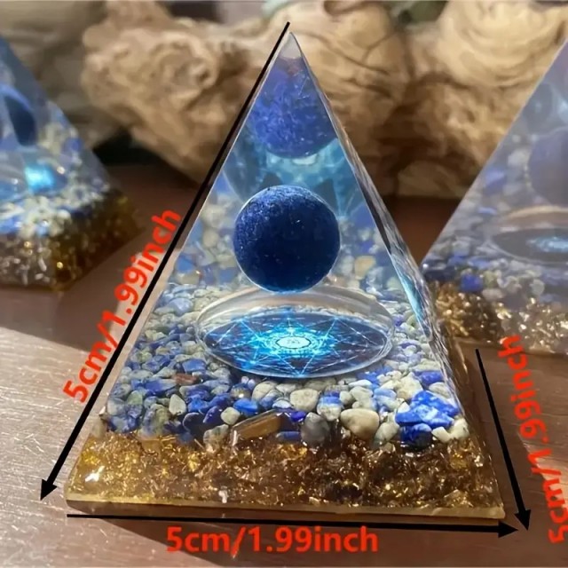 Orgonitna piramida z lapis lazuli kamnom 5cm 