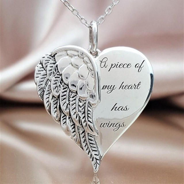 Verižica A PIECE OF MY HEART HAS WINGS