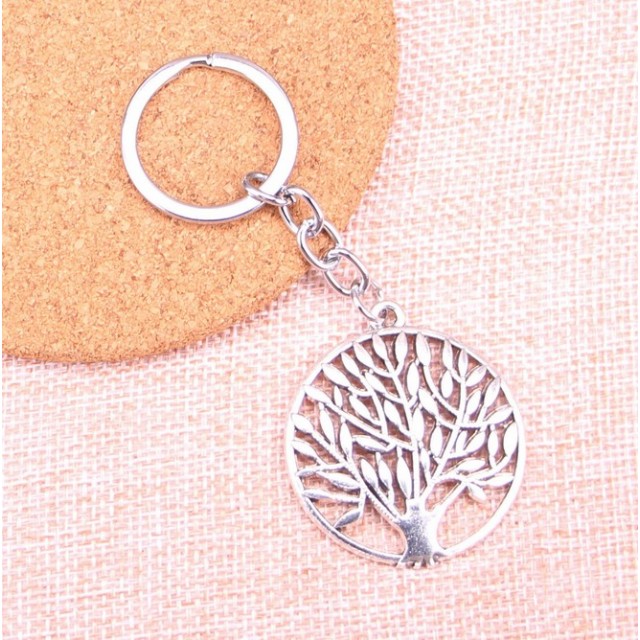 Obesek za ključe z drevesom, srebrne barve