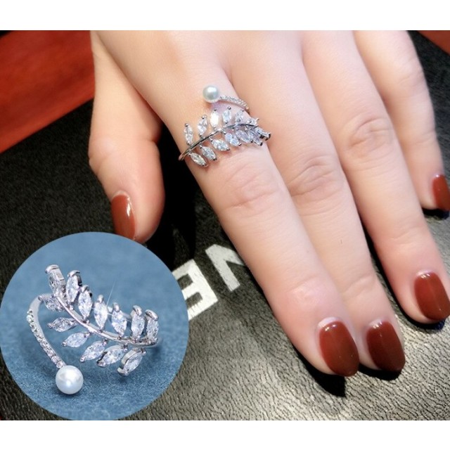 Nastavljiv eleganten prstan z lističi