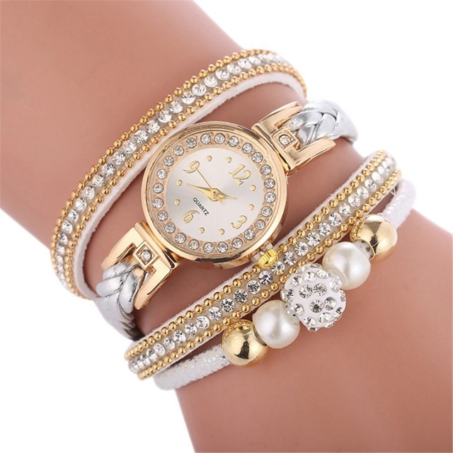 Elegantna ura v belo-zlati barvi