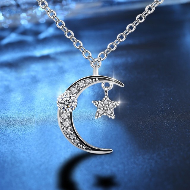 Verižica z obeskom lune in zvezdice, srebrne barve