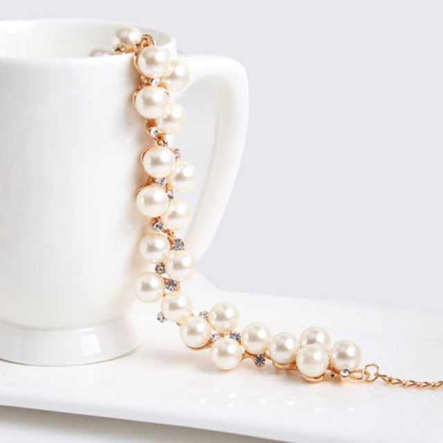 Elegantna zapestnica s perlicami